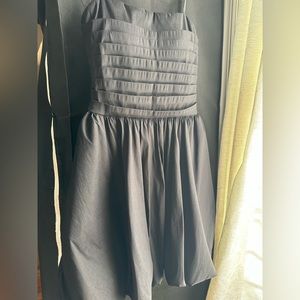 7/8 size. No sleeve. Corset dress.